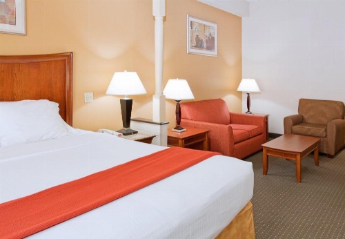Holiday Inn Express Fayetteville image 10