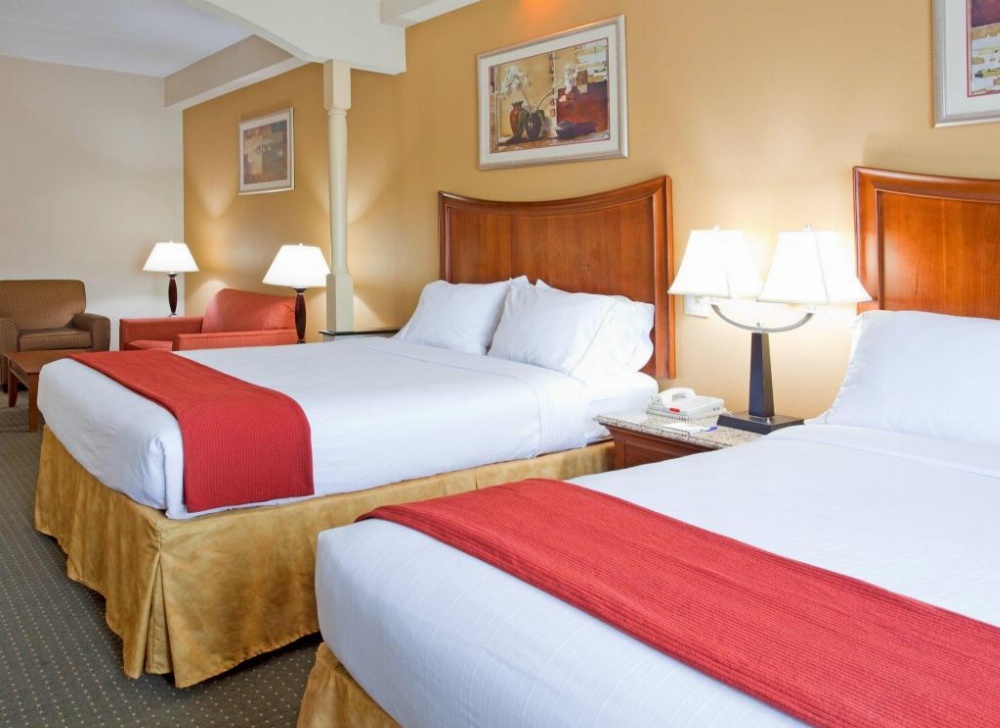 Holiday Inn Express Fayetteville Image 12