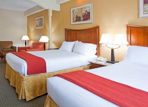 Holiday Inn Express Fayetteville image 12
