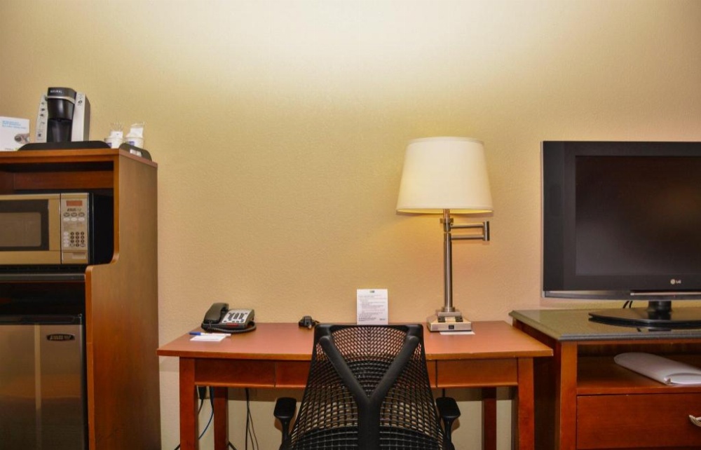 Holiday Inn Express Fayetteville Image 21