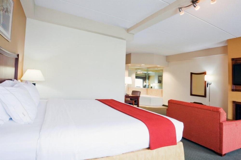Holiday Inn Express Fayetteville Image 31