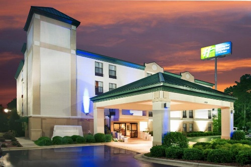 Holiday Inn Express Fayetteville image 33