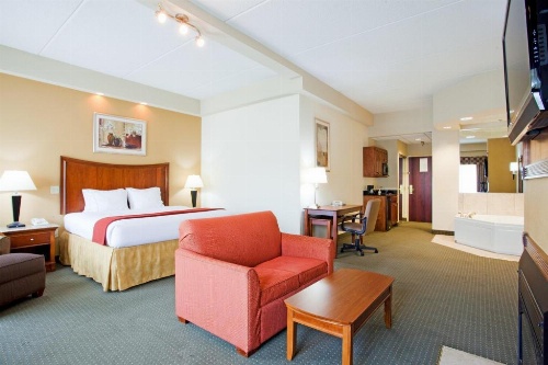 Holiday Inn Express Fayetteville image 34