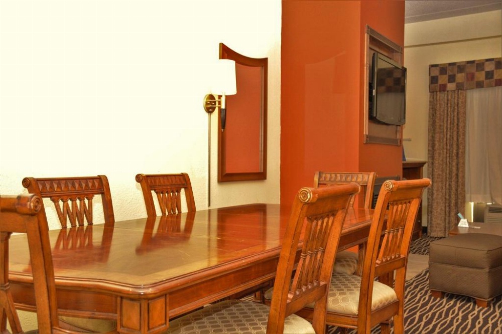 Holiday Inn Express Fayetteville Image 38