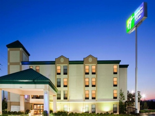 Holiday Inn Express Fayetteville image 42