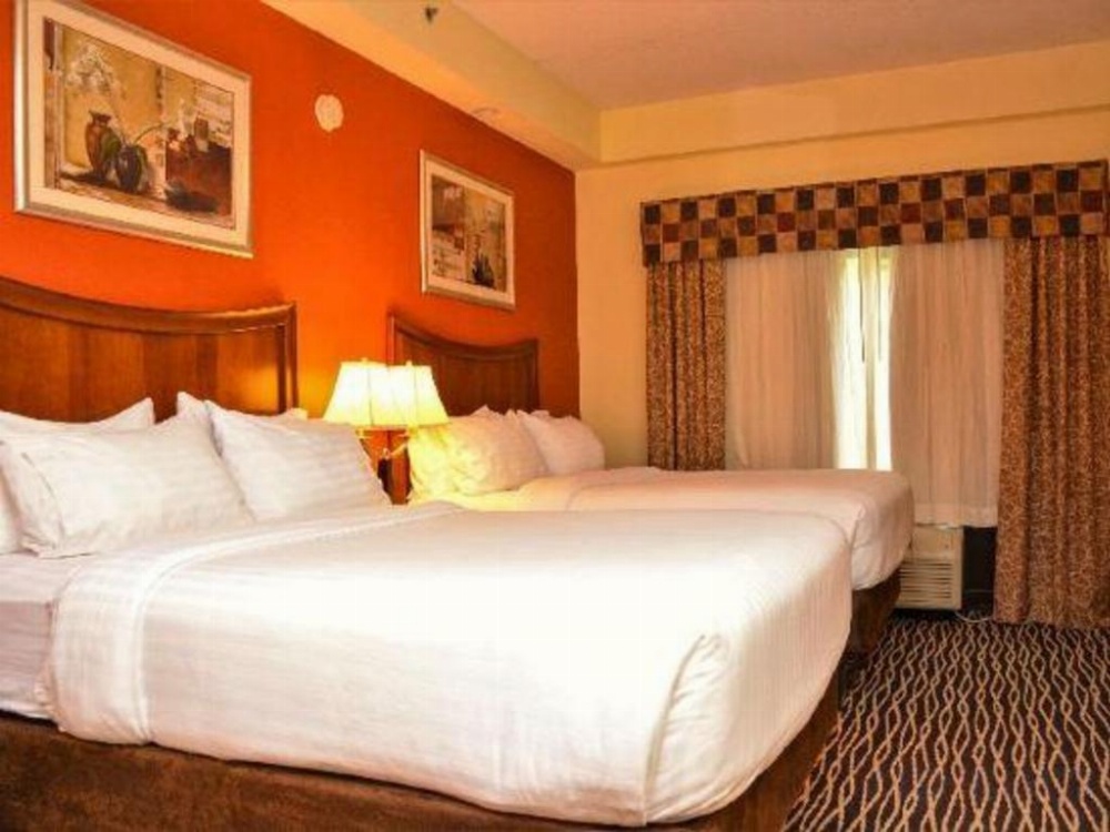 Holiday Inn Express Fayetteville Image 47