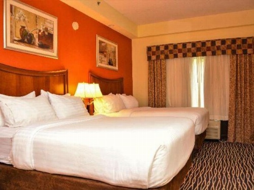 Holiday Inn Express Fayetteville image 47