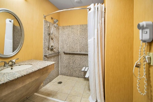 Holiday Inn Express Fayetteville image 5