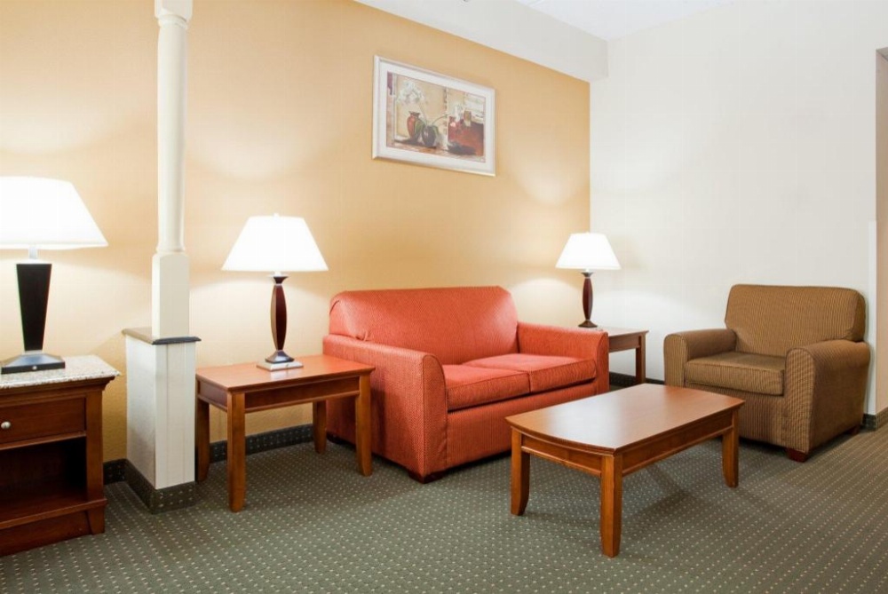 Holiday Inn Express Fayetteville Image 6