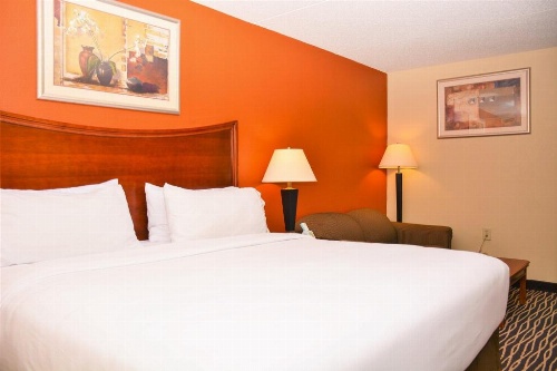 Holiday Inn Express Fayetteville image 8